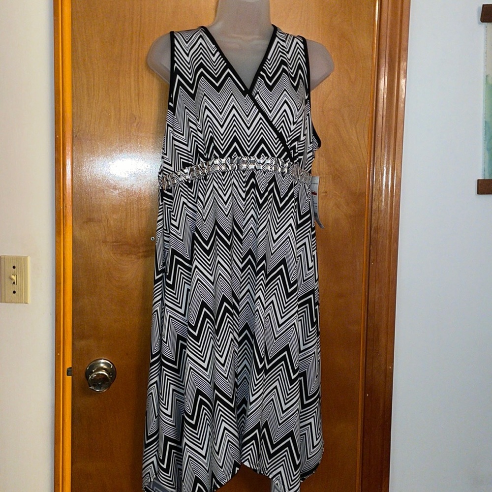 NWT Black and white sleeveless summer dress